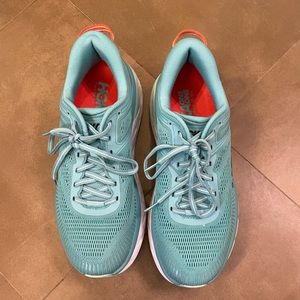 HOKA ONE ONE BONDI 7 - size 8. worn only a handful of times, treadmill only